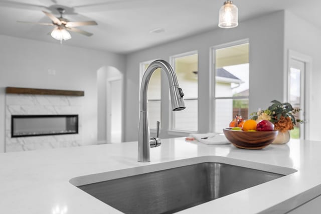 details featuring sink, ceiling fan, and hanging light fixtures