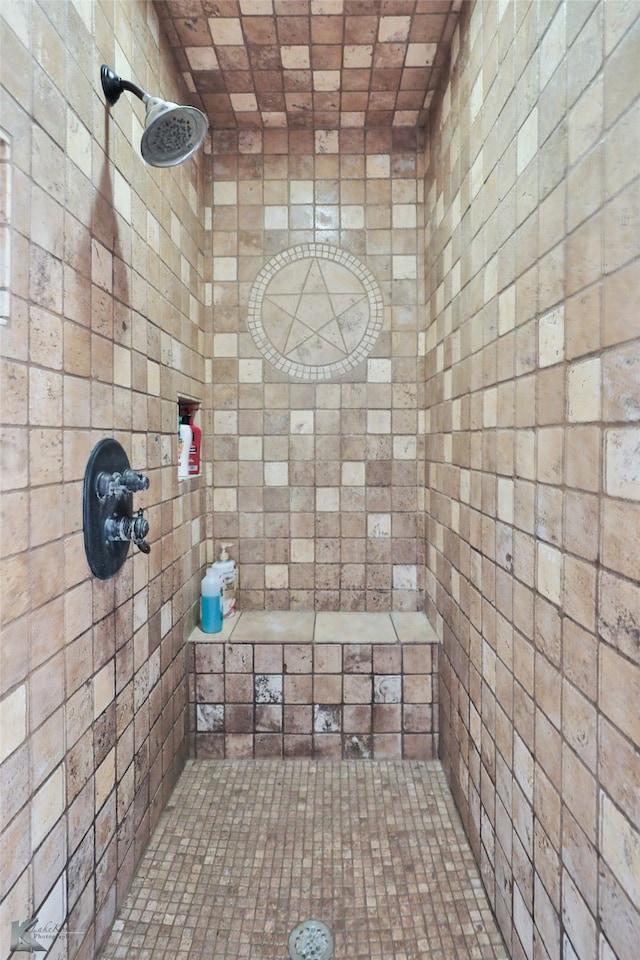 bathroom featuring tiled shower