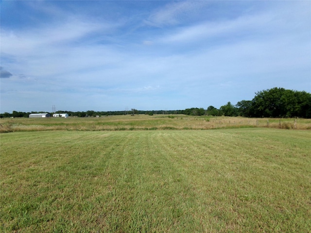 view of yard featuring a rural view