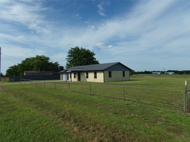 view of yard with a rural view