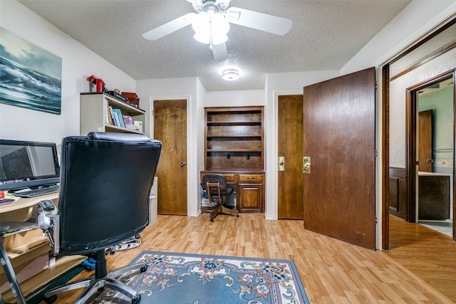 home office featuring ceiling fan, a textured ceiling, and light hardwood / wood-style flooring