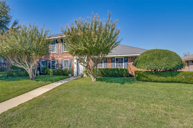 view of front of home featuring a front yard