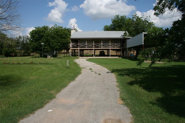 view of front of house featuring a front yard