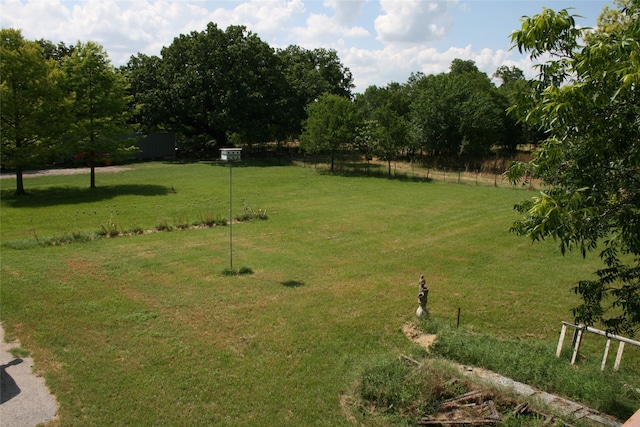 view of yard featuring a rural view