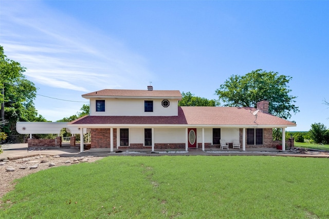 view of front of property featuring a front lawn