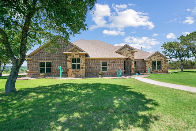 view of front of house with a front lawn