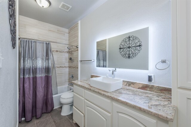 bathroom featuring tiled bath