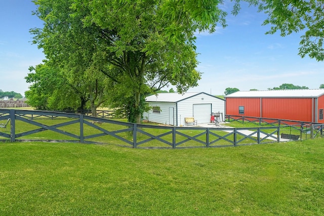 view of yard featuring an outbuilding