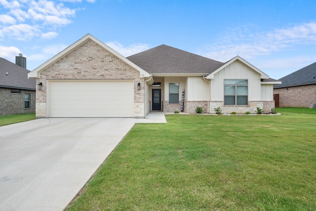 view of front of property featuring a front yard and a garage