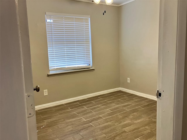 empty room with crown molding and ceiling fan