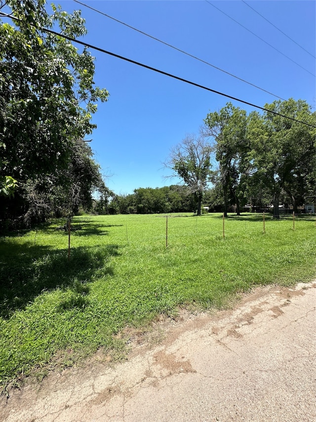 Listing photo 3 for 1024 Alvarado St, Cleburne TX 76031