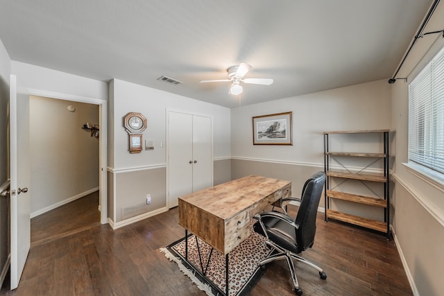 office area with dark wood-type flooring and ceiling fan