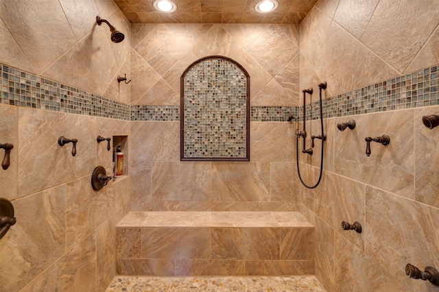 bathroom featuring a tile shower