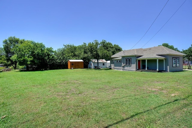 view of yard featuring a storage shed