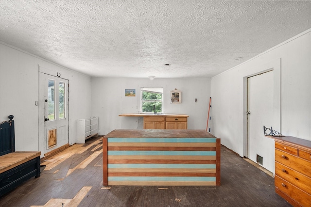 208 Waikiki Trl, Tool, TX 75143 - bedroom featuring wood finished floors and a textured ceiling