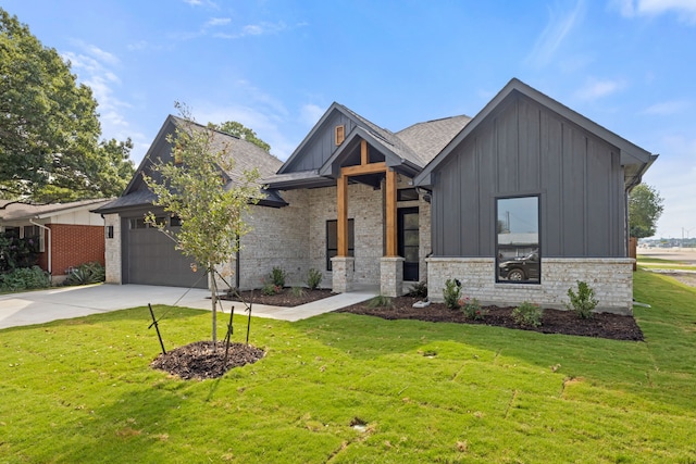 view of front facade featuring a garage and a front lawn