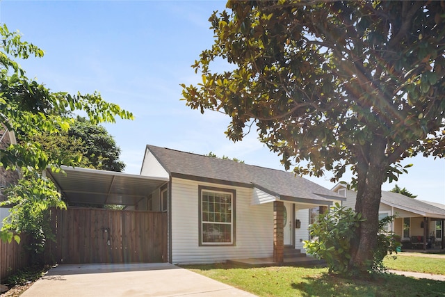 view of front of property featuring a front lawn and a carport