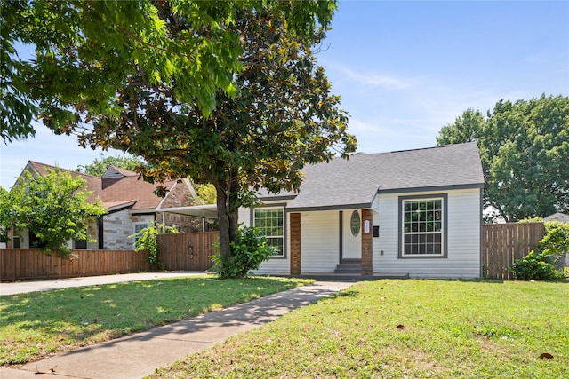 single story home featuring a front yard