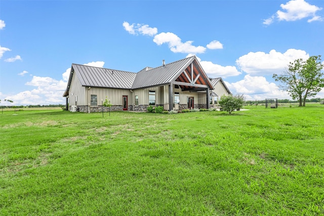 view of front of home with a front lawn