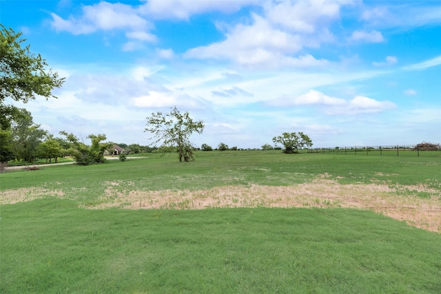 view of yard featuring a rural view