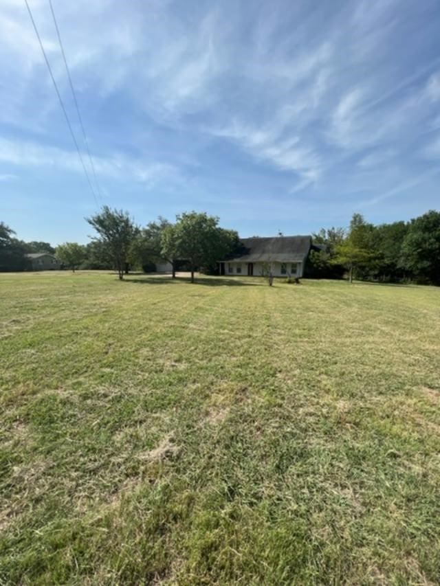 view of yard with a rural view