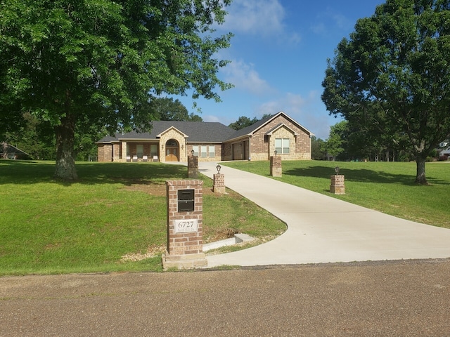 single story home featuring a front yard