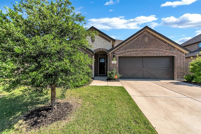 view of front of house featuring a front lawn and a garage