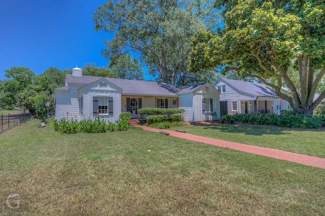 ranch-style home featuring a front lawn