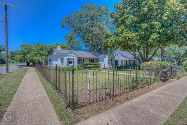 single story home featuring a front lawn