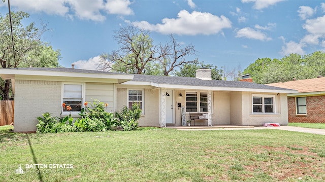 ranch-style house featuring a front lawn