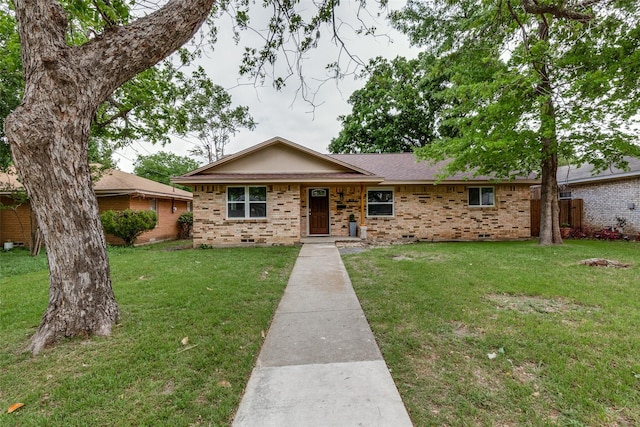 single story home with a front lawn