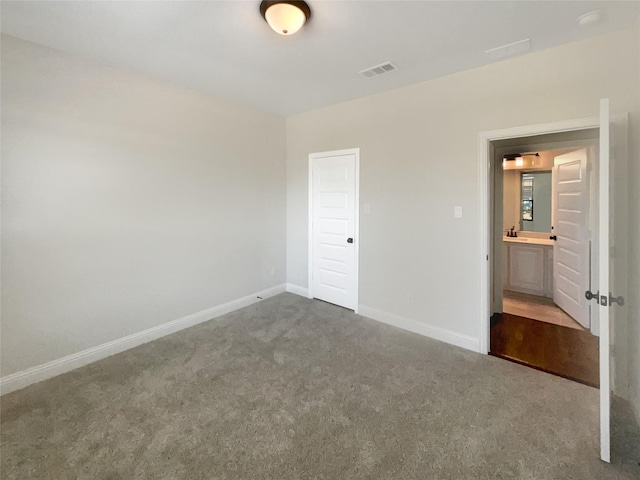 unfurnished bedroom featuring carpet floors