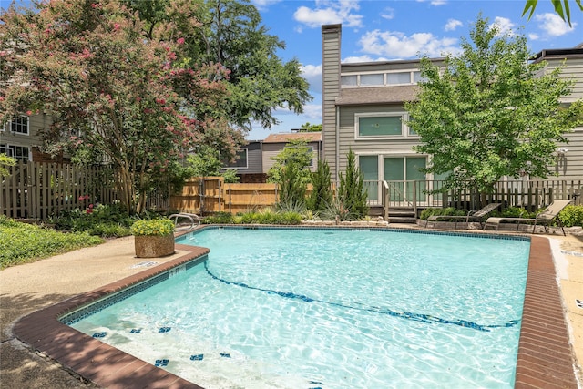 view of swimming pool