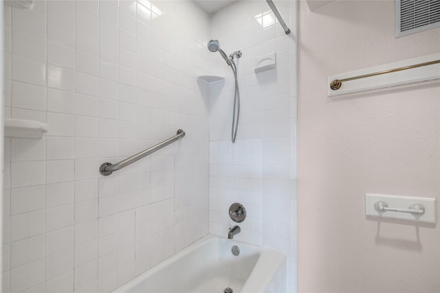 bathroom featuring tiled shower / bath