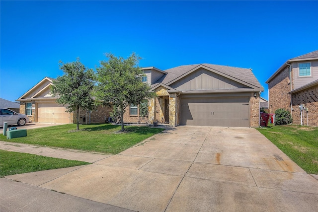 view of front facade featuring a garage and a front lawn