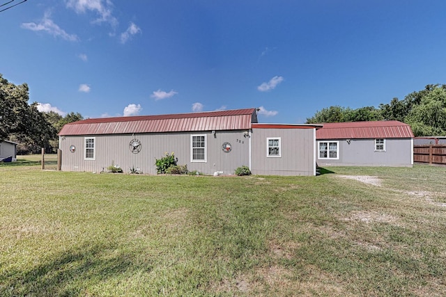 back of house featuring a yard