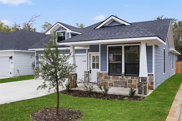 view of front of home featuring a front yard and a porch