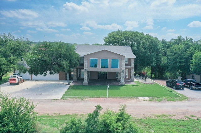 view of front of house featuring a front yard