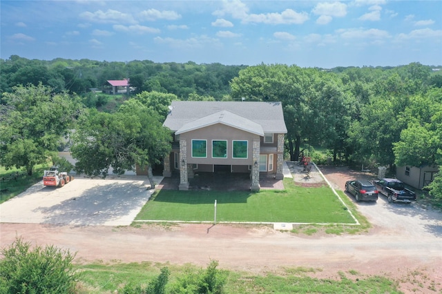 view of front facade featuring a front lawn