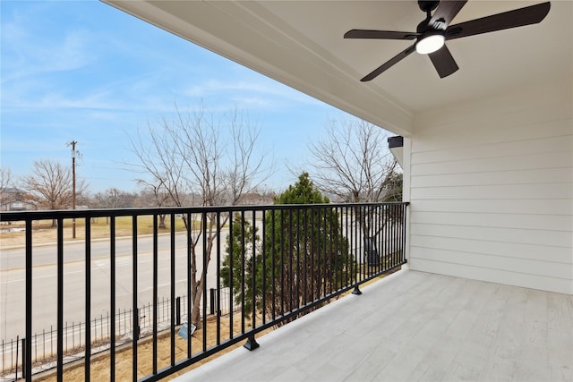 balcony featuring ceiling fan