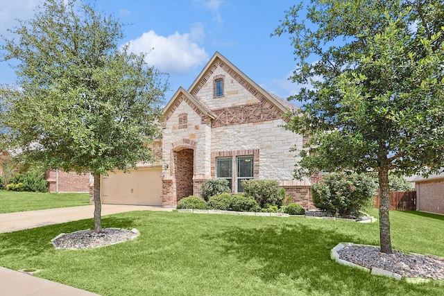 view of front facade featuring a garage and a front yard