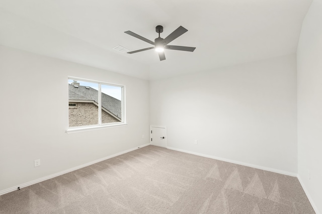 unfurnished room with light carpet and ceiling fan