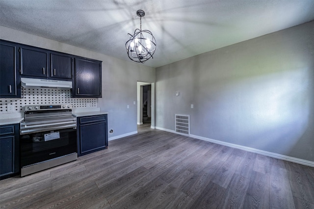 kitchen featuring hanging light fixtures, dark hardwood / wood-style floors, a notable chandelier, backsplash, and stainless steel stove