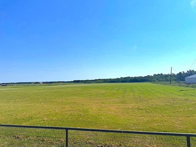 view of yard featuring a rural view