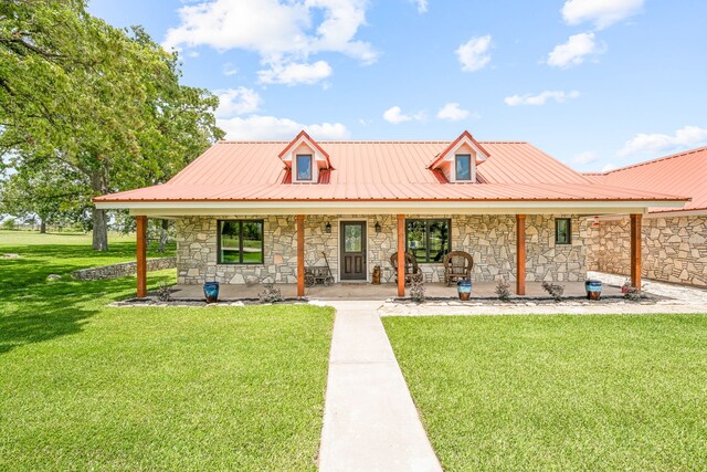 view of front of house featuring covered porch and a front lawn