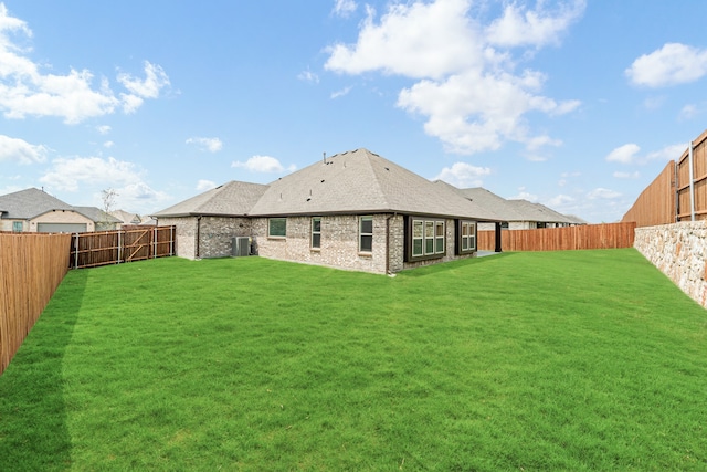 back of house featuring a lawn