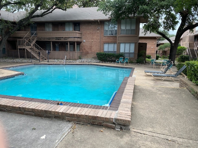 view of swimming pool featuring a patio