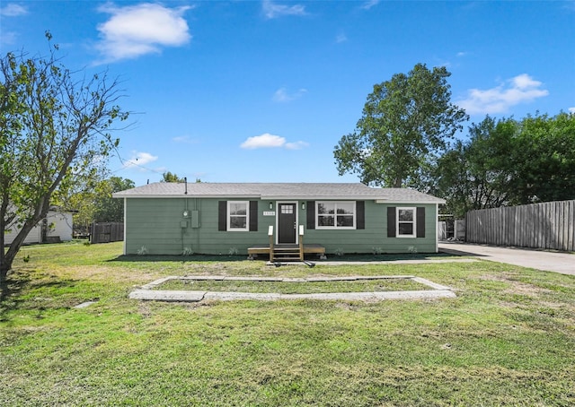 single story home featuring a front lawn