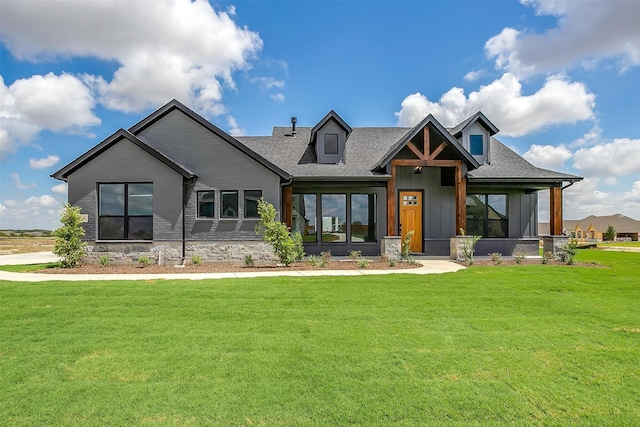 view of front of property with a front lawn