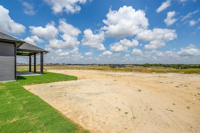 view of yard featuring a rural view